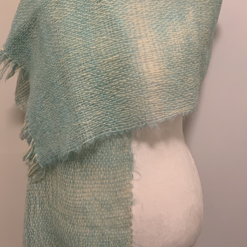 Beautiful scarf - Picture 3 of 3